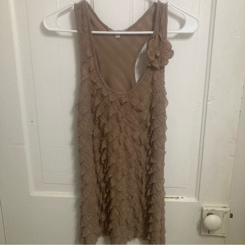 ⚡️ Tan racerback ruffled tank size medium